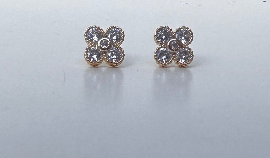 BRINCO FLOR DE ZIRCÔNIAS