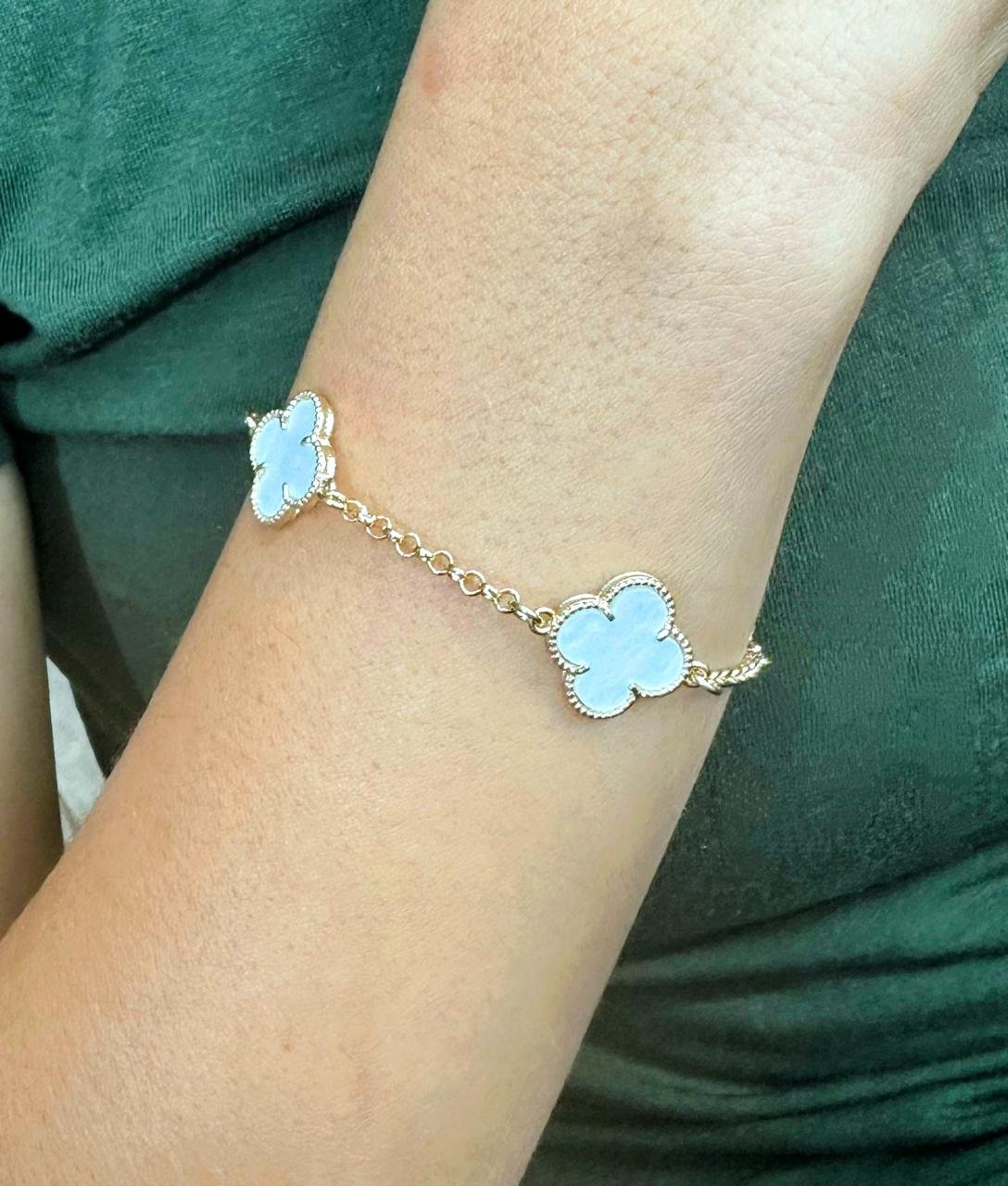 PULSEIRA TREVO DE MADREPÉROLA BRANCA