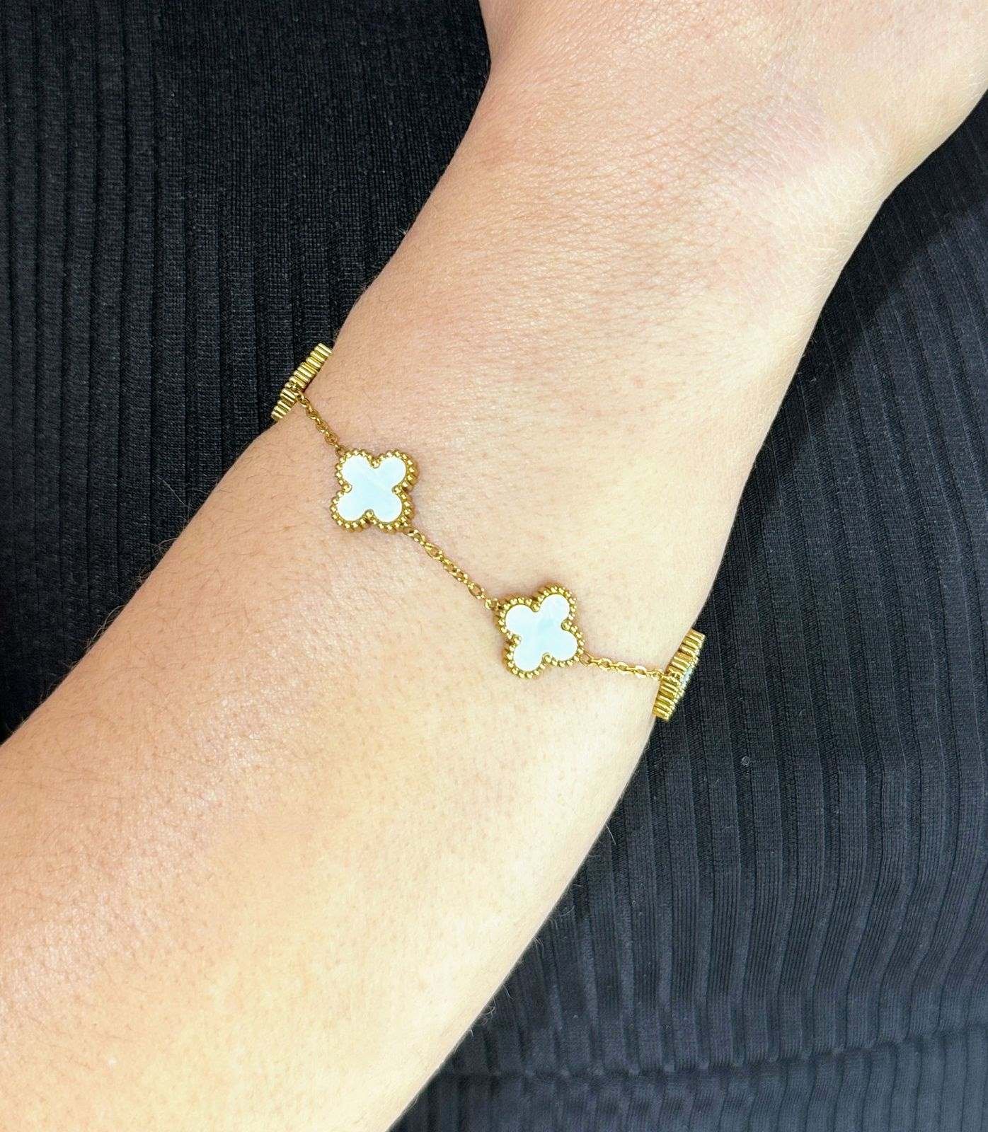PULSEIRA TREVOS MULTIPLOS MADREPÉROLA