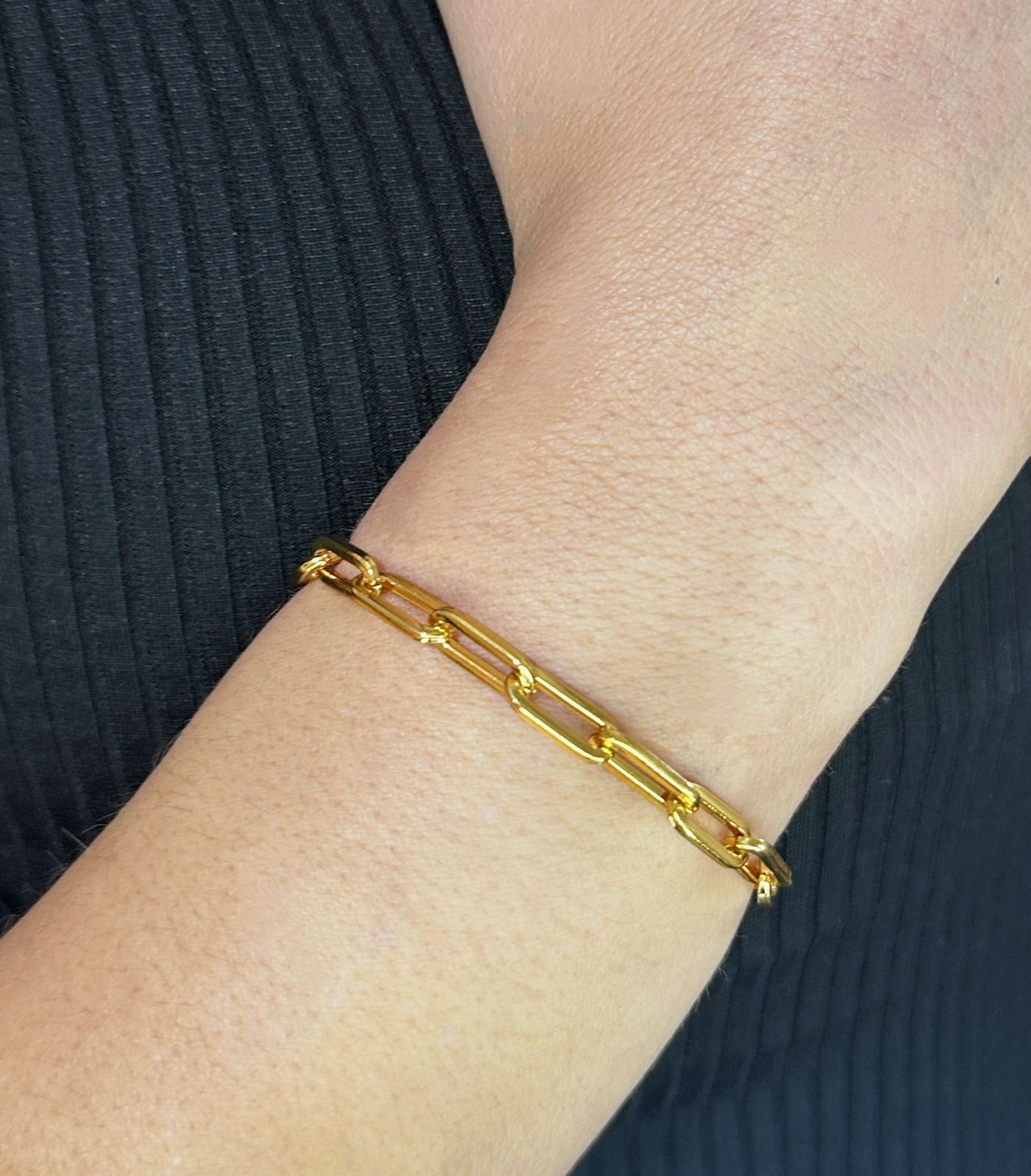 PULSEIRA COM ELOS LONGOS E PINGENTE REDONDO