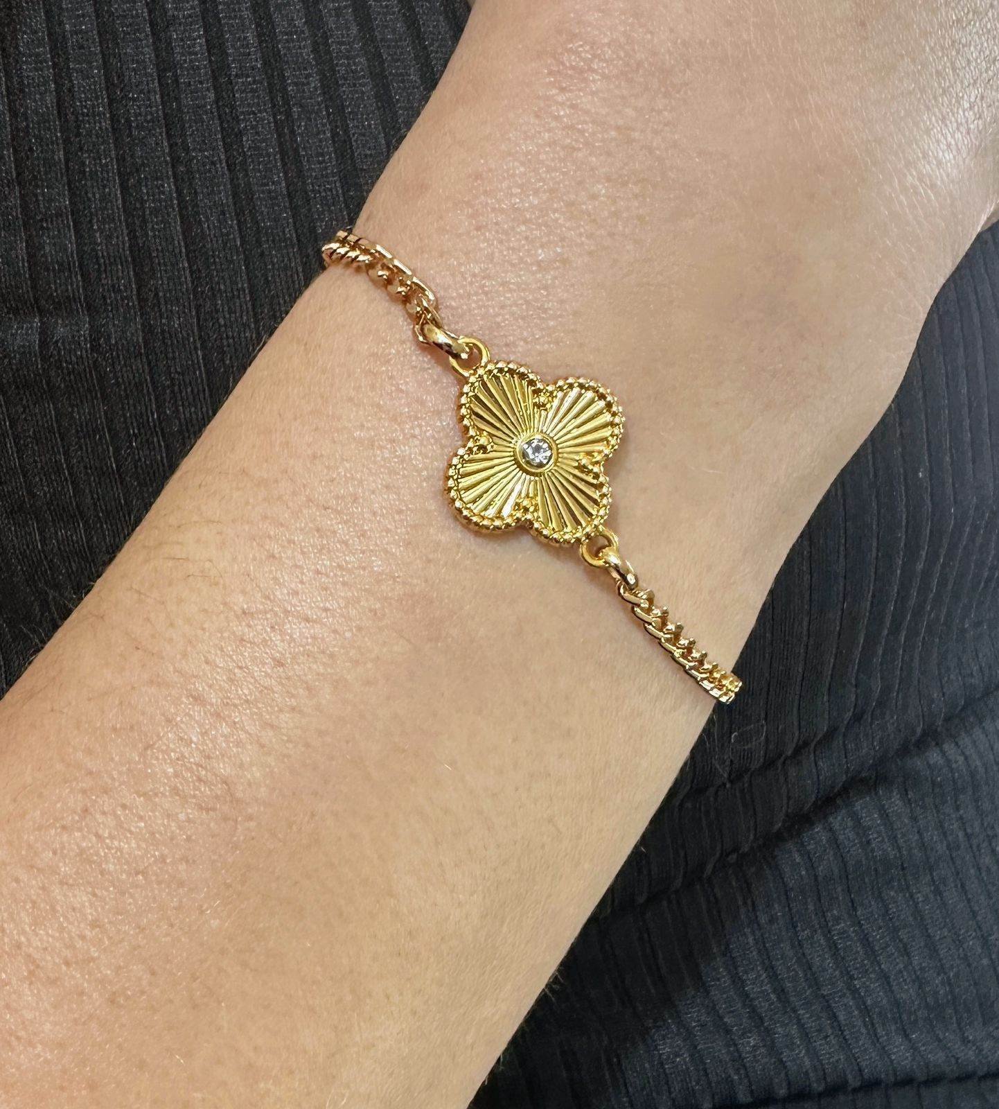 PULSEIRA TREVO COM ZIRCÔNIA CENTRAL